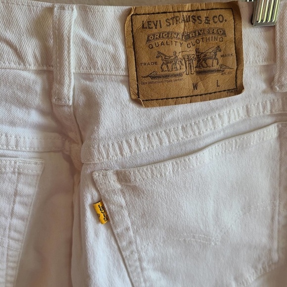 Vintage Levi’s High Waisted Jeans 28 - Picture 2 of 5